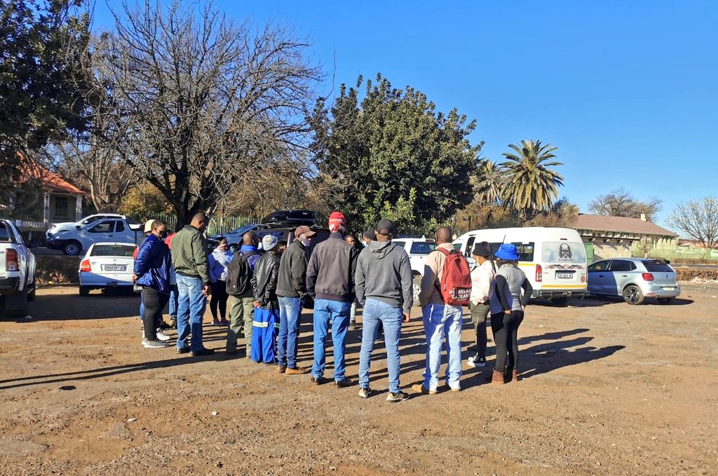 jtgcda's tweet photo. We will never stop. It can't be the wealth of our land benefit others but not us. @jtgcda still maintain its stance for local beneficiation, regardless the opposition to our struggle.
@KathuGazetteZA @DFANEWSPAPER
@NjabsMost @PkKao2 @tumzapg https://t.co/s3uUcwOdjV