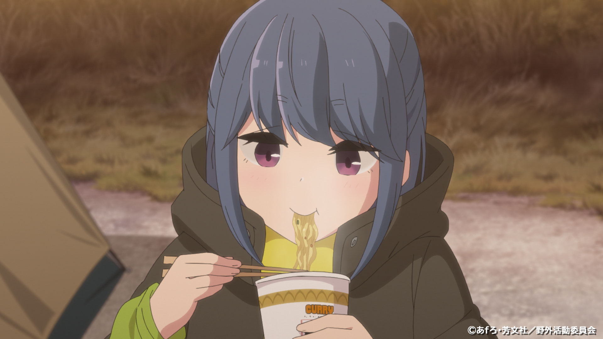 アニメ ゆるキャン シリーズ公式 映画7 1公開 本日８月２日は カレーうどんの日 らしいです ということでカレーうどん ではなくカレーめんを食べるリンをどうぞ ゆるキャン T Co Uwsfbjdfir Twitter