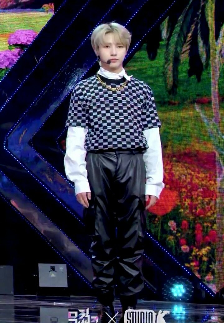 This tiny mark        with        this tiny renjun