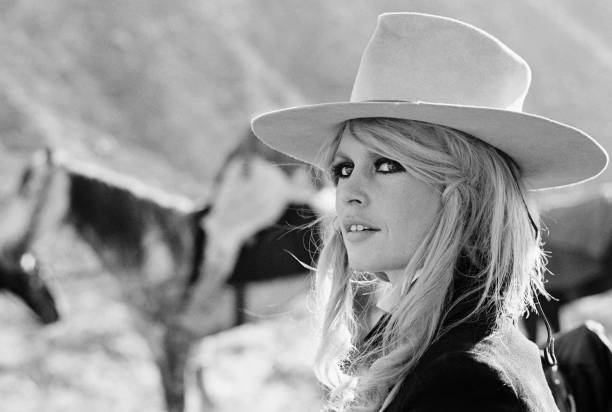 Soul__Keeper__'s tweet photo. Brigitte Bardot,1968, on the set "Shalaco". 

―
©Photo by Jacques Haillot/Apis Sygma. https://t.co/jjNTzjUUdk