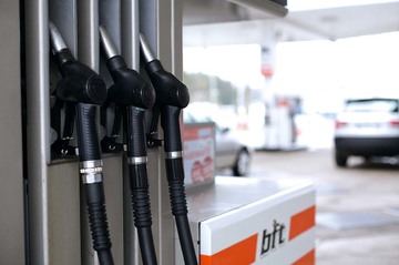 bftVerband's tweet photo. In dieser Wochen stellen wir den nächsten Standpunkt des bft zur Bundestagswahl vor: Die richtigen Weichen für den Energiemix der Zukunft stellen. 

#bundestagswahl2021 #energiemix #e10 #CO2 

https://t.co/J3SFqmjAKq https://t.co/b8msFMkBt4