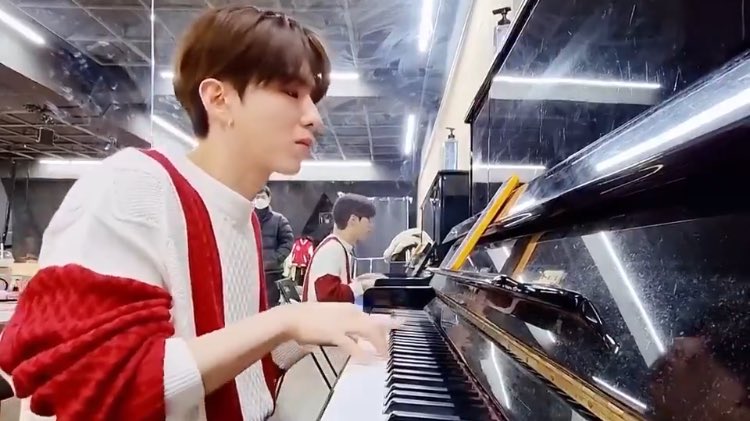 imkyunssi_'s tweet photo. his name is YOO KIHYUN from MONSTA X a man who can do anything and everyone wants him. https://t.co/Z5gKcmo1U3