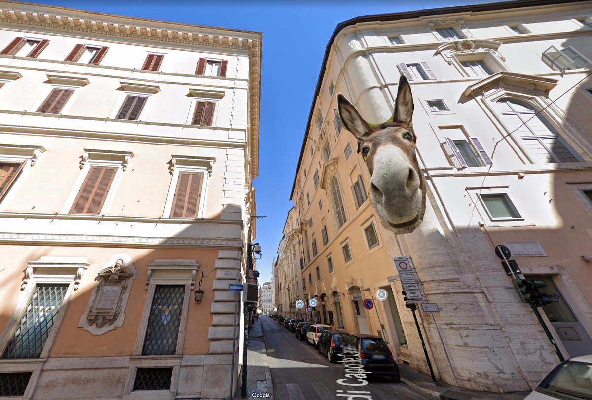 efemarq's tweet photo. I aquí és on ve la #llegenda de les orelles de ruc i el penis: #Borromini, cabrejat com una mona perquè #Bernini li havia desgraciat la possibilitat de tenir la façana del Palau ben exposada, decidí esculpir unes #orelles d'ase a la cantonada del Palau, com un insult a Bernini. https://t.co/VzwYUk0QsI