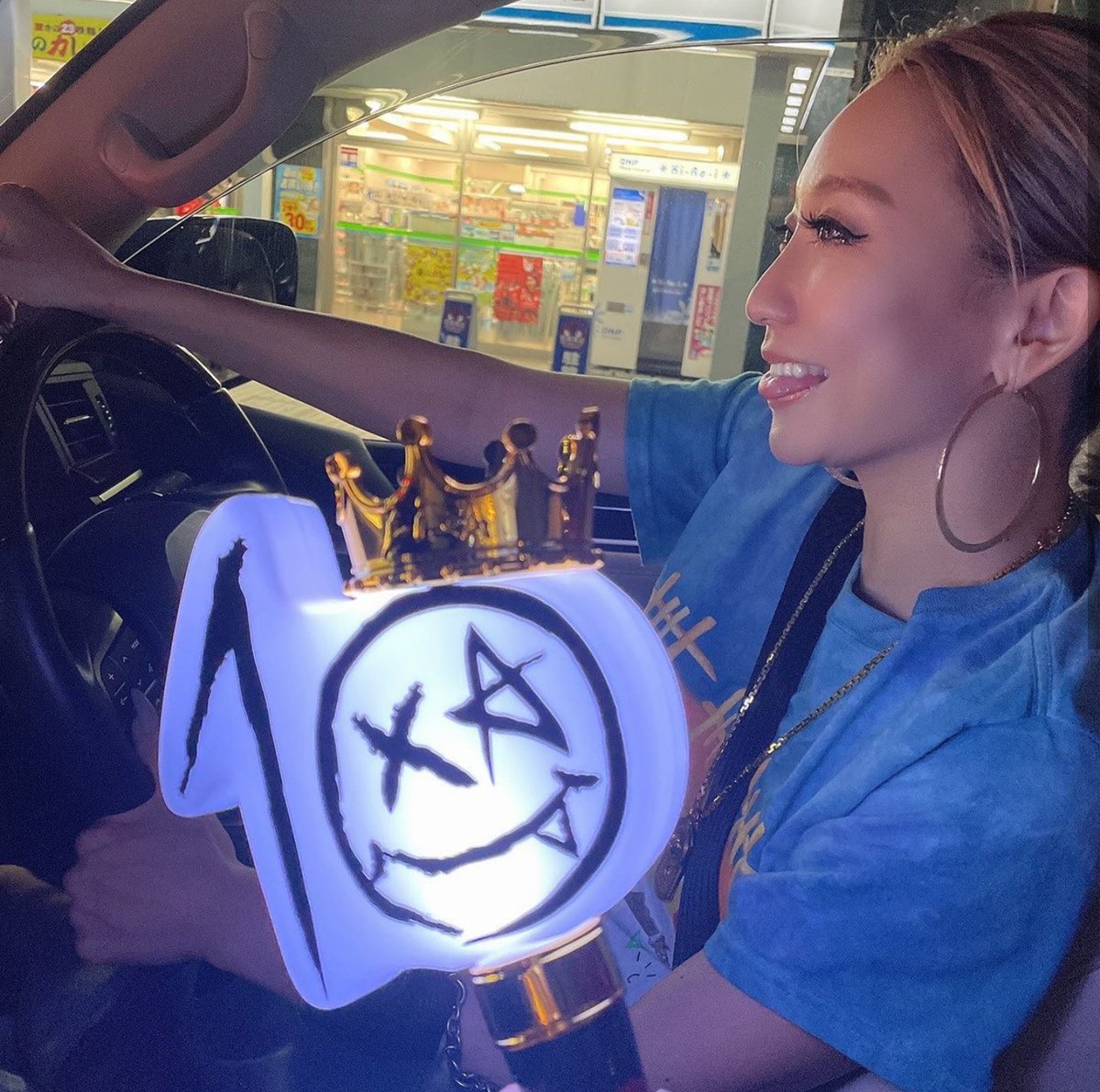LOVE46904756's tweet photo. 運転姿カッコよ✨✨✨
#倖田來未 https://t.co/t3VM7kmnga