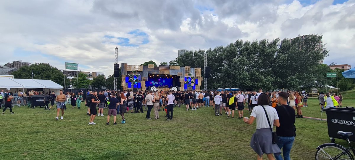 SimplyHireLtd's tweet photo. We were so excited to be part of @SolidGrooves_ at #ThreeMills Island providing portable #toilethire for all of its groovers at the weekendπ Thanks to @wearethefair for bringing the biggest #event of the season to lifeπ https://t.co/w9tbuKnff5