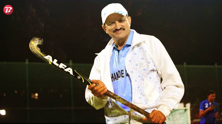 What we achieved today was envisioned by this man two decades back.The real man behind the belief ' We Can'. Mir Ranjan Negi,the real life Kabir Khan.We are indebted to you, sir and our girls today paid true tribute to your dreams.
#ChakDe #Hockey #MirRanjanNegi #hockeyindia