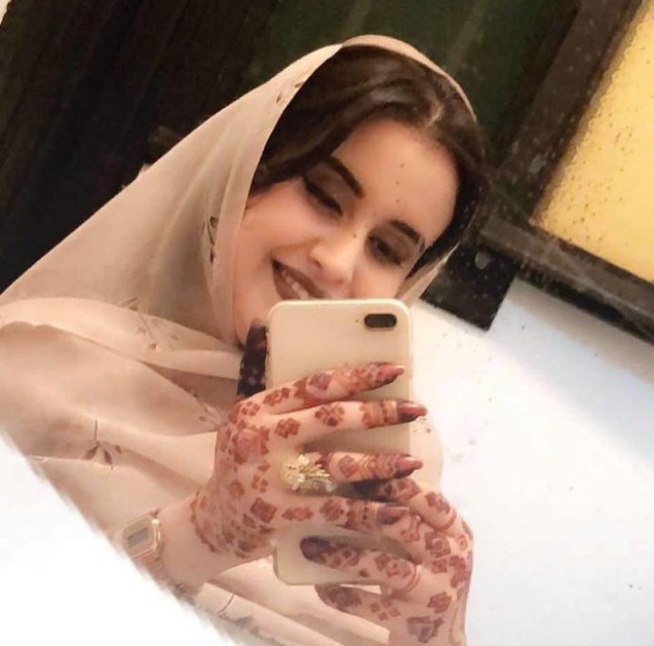 البشاشـة والـوّد ﻭﺍلإهتمـام ﻭالكلمة الطيبـة والقلـبُ الصافـي  ﻫﻢ الجمـال الحقيقـي ﻷﻱ ﺇنسـان
هل تتفقون معي؟