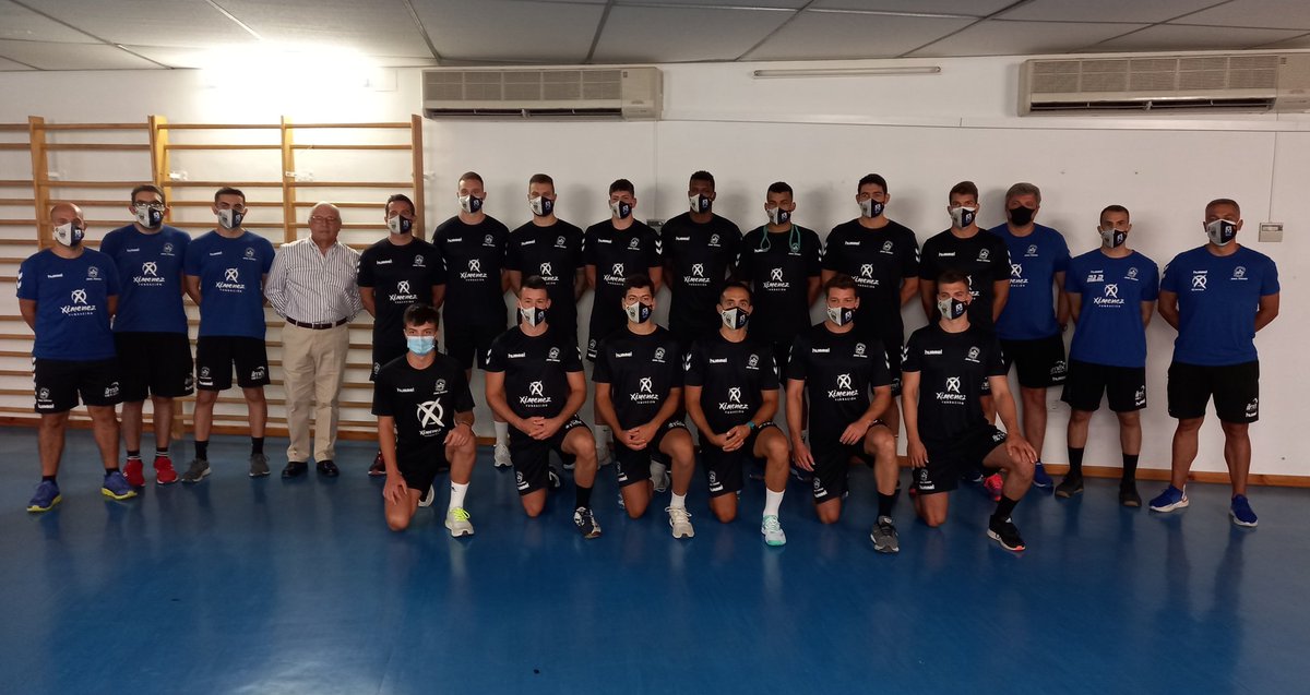 josemix1976's tweet photo. El @AngelXimenezBM comienza la pretemporada. El club competirá por novena temporada consecutiva en la Liga Asobal. Hito histórico para el deporte pontanés, cordobés y andaluz. Mucha suerte, equipo!!! https://t.co/DhaymxdJmp