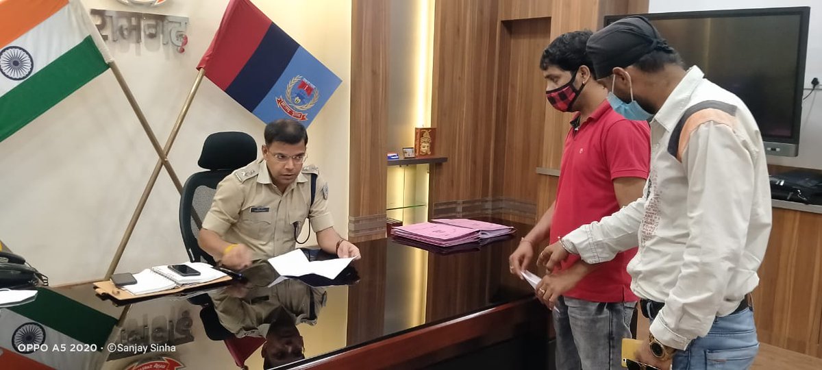 *रामगढ़ जिले के पतरातू के साधना प्लस के संवाददाता विकास पाठक जी के साथ हुए दुर्व्यवहार को लेकर आज प्रतिनिधिमंडल रामगढ़ जिले के पुलिस अधीक्षक प्रभात कुमार से मुलाकात की और ज्ञापन सौंपा*।
                  *निवेदक*
         *कर्मजीत सिंह जग्गी*
       *प्रदेश कार्यकारी अघ्यछ*