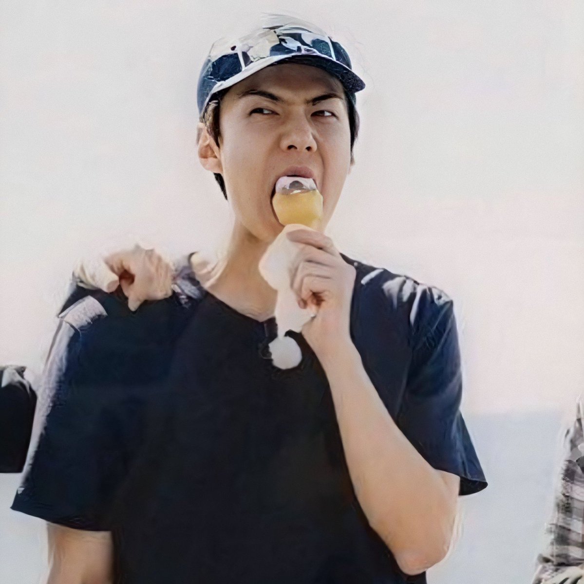 einarocks's tweet image. ~♡ A Thread Of Idols Eating ♡~