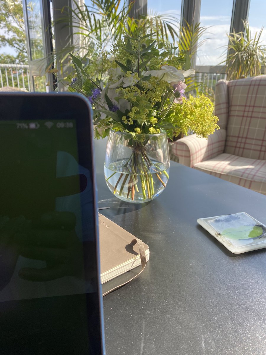 daviesKA1's tweet photo. Makes me feel good to have a nice working environment on a #Monday morning https://t.co/7EF2B8cDR4