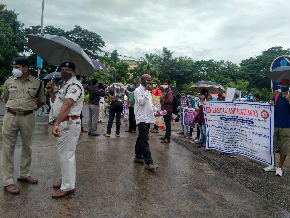 DineshKrNonia5's tweet photo. #Justice4ECoR_SC_ST_ALP 
@AshwiniVaishnaw @DRMSambalpur
@EastCoastRail 
@RailMinIndia
@RailwaySeva 
Sir kindly look in this matter we are ALP candidates of Ecor zone, waiting from last 2 years for training. Please issue training schedule &amp; send us on training immediately. https://t.co/KYWp82Rfin
