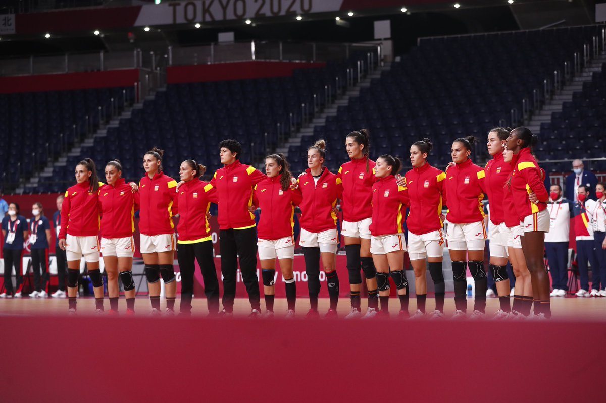 RFEBalonmano's tweet photo. 😭 La victoria de Hungría🇭🇺 deja a las #Guerreras fuera de cuartos de final de los @juegosolimpicos @Tokyo2020es…

❤️🇪🇸 ¡Cabeza alta equipo! ¡MUY ORGULLOSOS de vuestra lucha desde el primer hasta el último minuto del torneo!

#Tokyo2020 #ElCorazóndeEspaña https://t.co/9QaZsuBXse