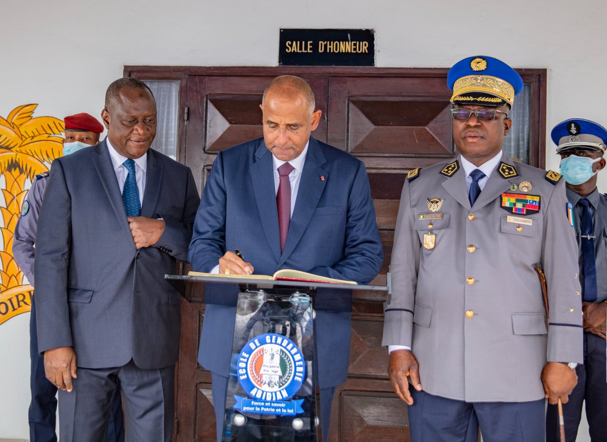 ACHIPatrick4's tweet image. J’ai l’honneur d’être le parrain de la 45e promotion des Officiers de la Gendarmerie Nationale.
Comme leur devise l’indique - Pro Patria, Pro Lege ; Pour la Patrie, Pour la Loi - nos gendarmes sont les boucliers de la République &amp;amp; de la paix.
Je leur rends hommage.
#Ensemble🇨🇮🇨🇮