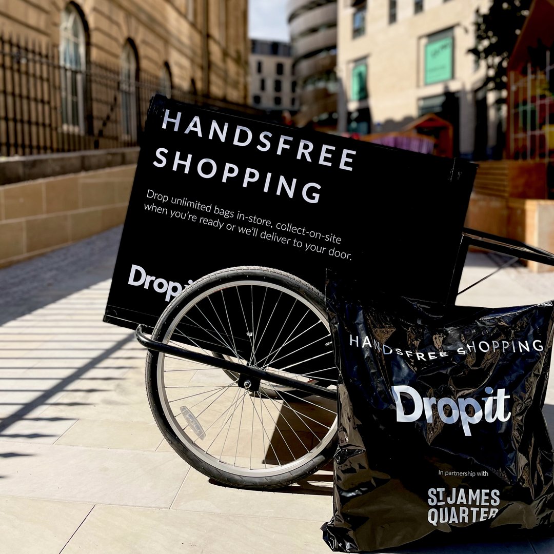 For our #Scottish #shoppers 🏴󠁧󠁢󠁳󠁣󠁴󠁿 heading to #StJamesQuarter this #SummerBankHoliday Monday ☀️remember that you can drop an unlimited number of bags at any of our partnering stores as you shop. We’ll handle the rest, delivering to your door or waiting for you at Guest Services 🛍