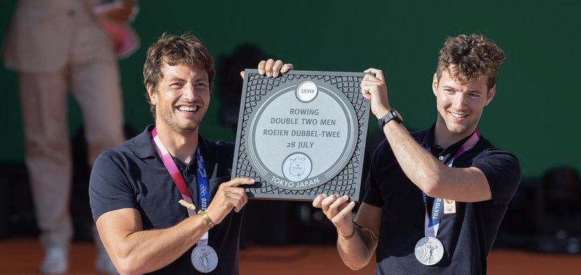 Valt me nu pas op, dit. Ik zal wel een kniesoor zijn, maar je kunt als <a href="/nocnsf/">NOC*NSF</a> toch wel even opzoeken hoe de discipline in het Engels geschreven wordt? Da’s letterlijk even googelen. ‘Double two’. Kolere. 

(Het is dus men’s double sculls.)

#roeien #rowing