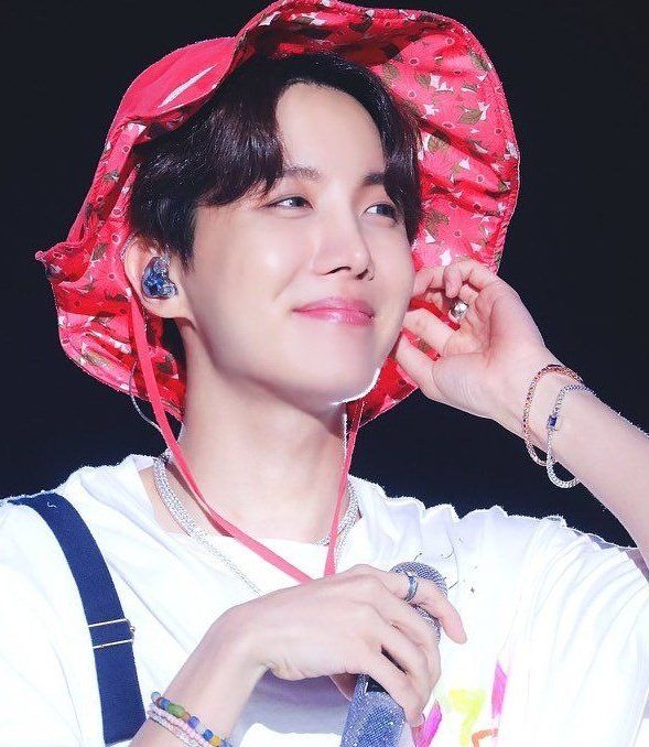 Lauriita_19_'s tweet photo. Me enamoré de una gran persona que con solo existir hace tu mundo más bello y fácil...Mi solecito🌻🤎
#hobiereselmejor #solecitosiguebrillando #TEAMAMOSHOBI @BTS_twt https://t.co/SgdK7DOxIc