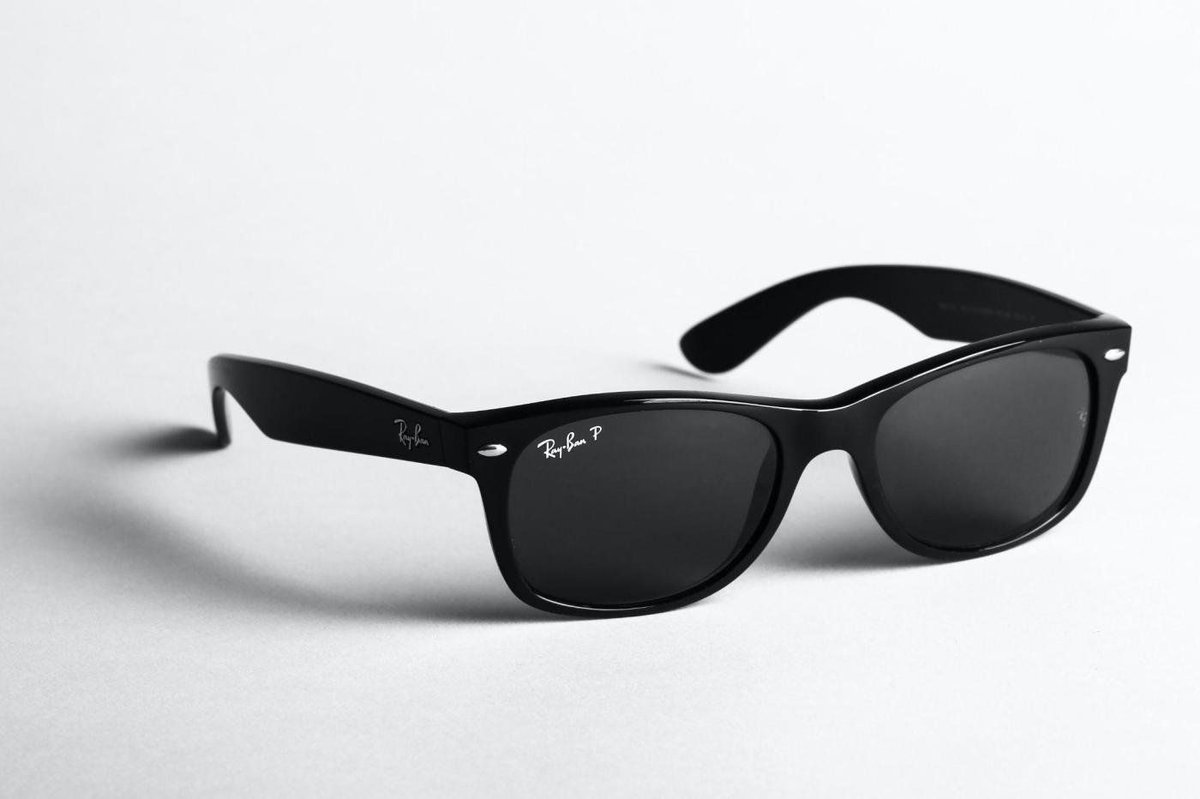 GManckson's tweet photo. Le prochain gadget produit par @Facebook en collaboration avec la célèbre marque @ray_ban 

https://t.co/butooGQTAY https://t.co/6vWXCYwnKg