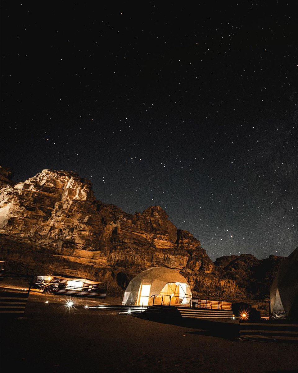 suncitycamp's tweet photo. أهلاً بكم في صحراء وادي رم "وادي القمر". للإستمتاع بإقامة في مخيم مدينة الشمس السياحي حتى تتمكن من التمتع بإطلالة غير محدودة على سماء وادي رم الرائعة ليلا ونهارا.

#Suncitycamp #WadiRum #Jordan #Travel #Desert #Tourism #Martian #Dome #visitjordan #Glamping #Adventure #Experience https://t.co/ME5qKVcAKF