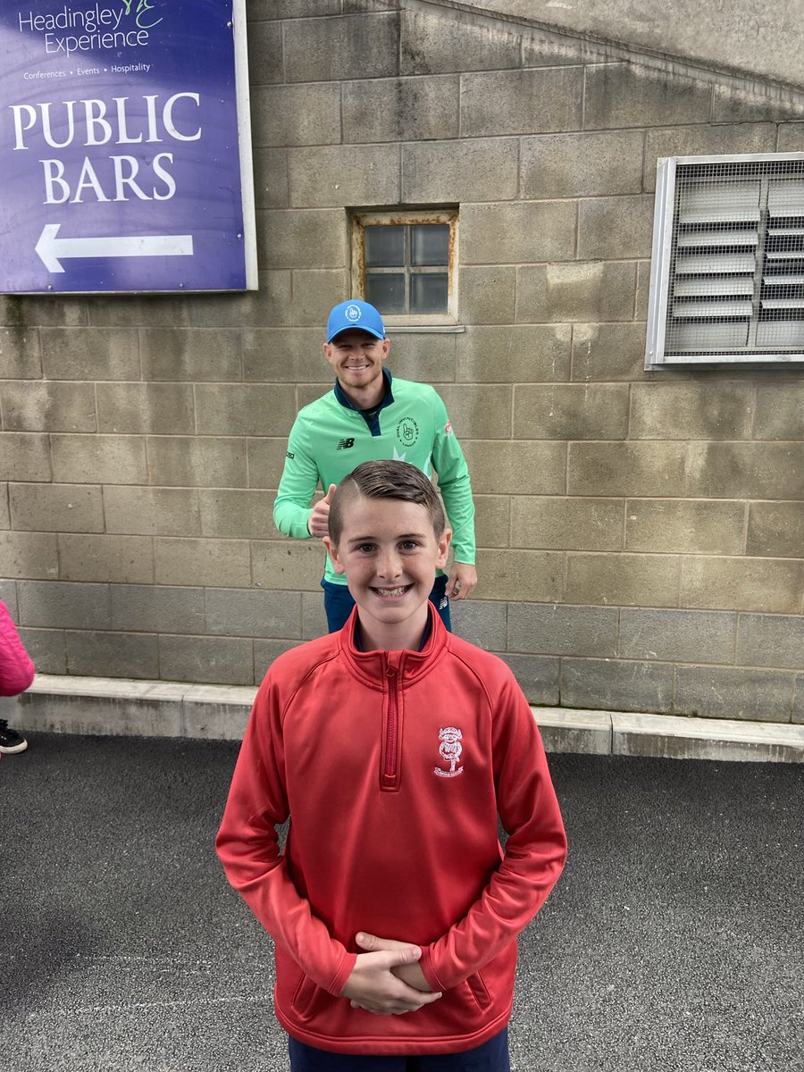 Thanks <a href="/sambillings/">Sam Billings</a> u made a little boys day🏏🏏 #TheHundred