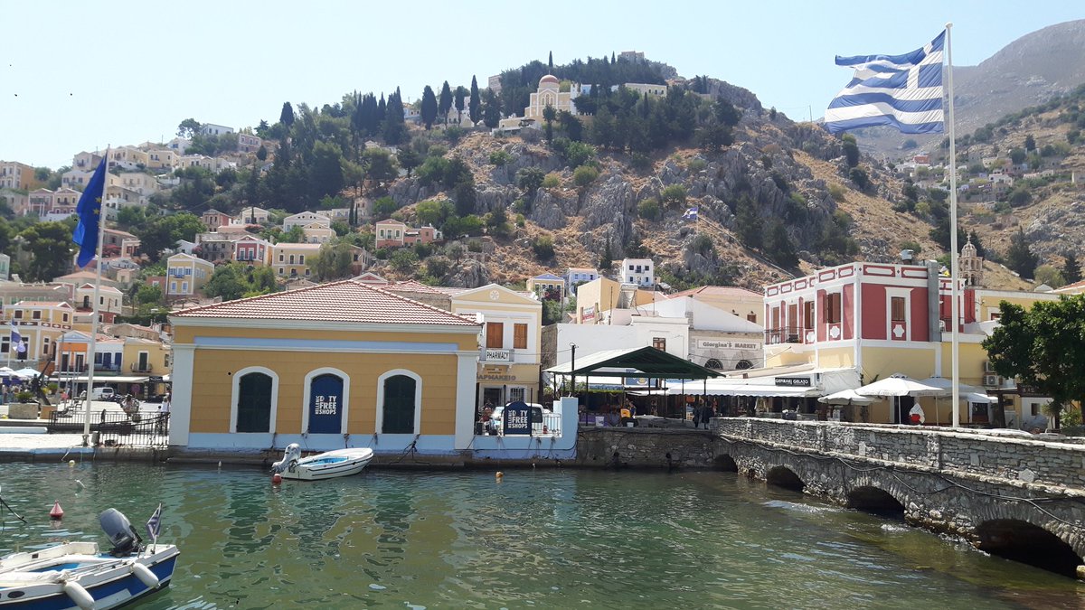 #Rhodes, #Symi et #Chalki, trois magnifiques îles grecques du #Dodécanèse, à quelques milles de l'Asie, ardemment défendues par les chevaliers français entre 1310 et 1522 et par la Marine française en 2020 ! Pour cela, les Grecs nous aiment ! Vive la #Grèce et vive l'#Europe !