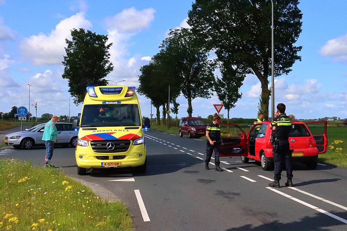 Kop-staart aanrijding op de Hooidijk in Tuk (Foto's) |. | #Steenwijk.