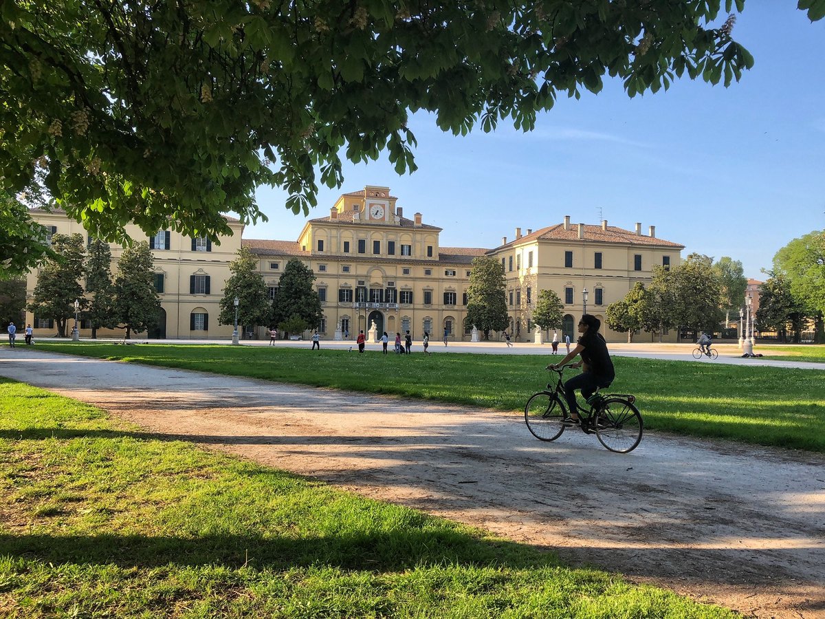 parmawelcomeoff's tweet photo. Una passeggiata in relax a #Parma  🌳
Oggi siamo al Parco Ducale, un luogo dove ammirare arte e natura passeggiando tra viali alberati e statue. https://t.co/ZOJHDgOmbq
#parmawelcome #parma2021 #inemiliaromagna #visitemilia #parcoducale https://t.co/Qcxnm2K9re