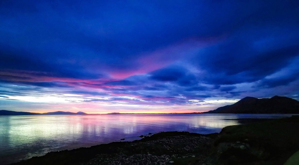 JRShots1's tweet photo. Clew Bay and Croagh Patrick Mountain as the sun was about to rise 🙂 *Photo taken July 2020*
#JRShots #croaghpatrick #WestOfIreland #wildatlanticway #westport #whatsoninwestport #sunrise #landscape #water #waterphotography #waterscapes #mountains #photography @WhatsOnWestport https://t.co/GBXeZb3ij7