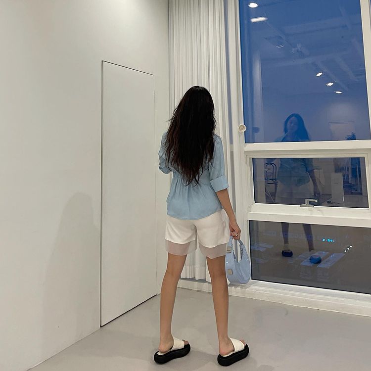 tarafansubfr's tweet photo. [PHOTOS] #HYOMIN #효민 #티아라 T-ara IG Update (020821)
1. Mon Seongsu-dong préféré #Rentalstudio @/0607studio
Ce n'est pas une publicité, mais c'est égoïste. Cette maison a la lumière naturelle, donc je suis curieuse de n'y aller que le soir. https://t.co/n3H9NqAqm7