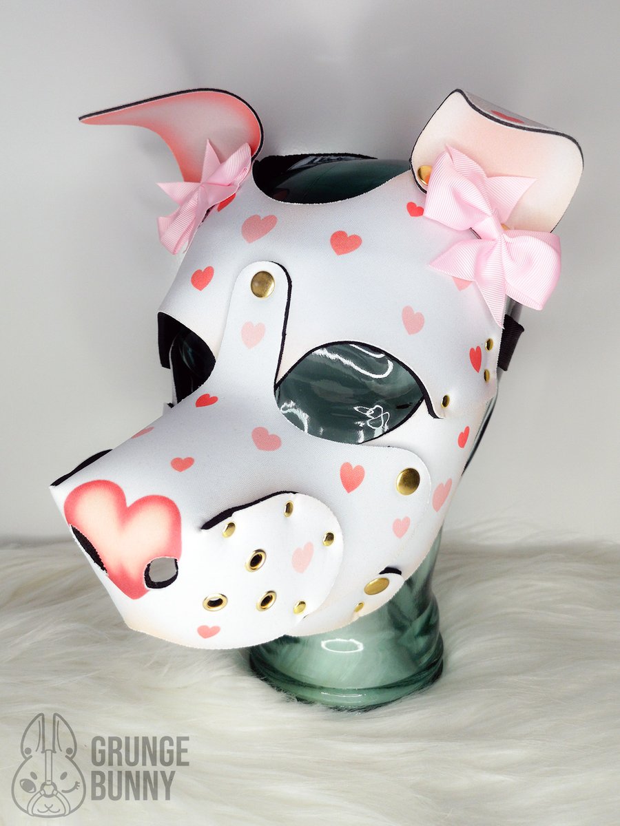 GrungeBunnyGear's tweet photo. Is this heart themed custom adorable enough? 🥺👉👈
Bouncy ears, gold hardware with muzzle ventilation freckles and that super cute heart shaped snoot booper ❤️

#sfwpetplay #humanpups #humanpupsofinstagram #ddlgpuppy #ddlgshop #ddlglittles #ddlgrp #ddlgcute #littlespacesfw https://t.co/7luoD5XSx8