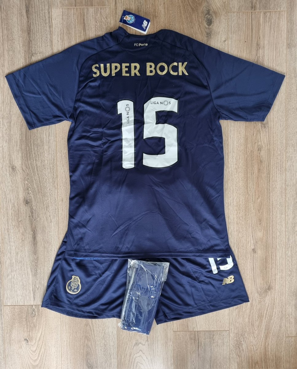 LivKitMan's tweet image. New Porto away kit for Larkhill FC