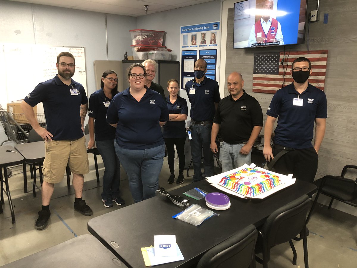 Saying thank you and goodbye to Lindy M after she has decided to retire after 15 years with Lowe’s, the majority being on MST! <a href="/XConnollyJr/">Tim Connolly</a> <a href="/ShawnMcpherson/">Shawn McPherson</a>