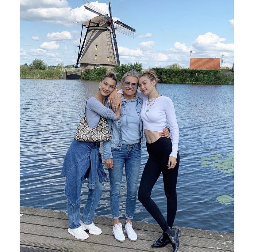 TheGigiDaily's tweet photo. Yolanda via IG 📸
-
❤️ Missing my home land so much and all the beautiful summers we spent there with our family….… #TripleDutch #MyGirls https://t.co/zR3k5U4HHd