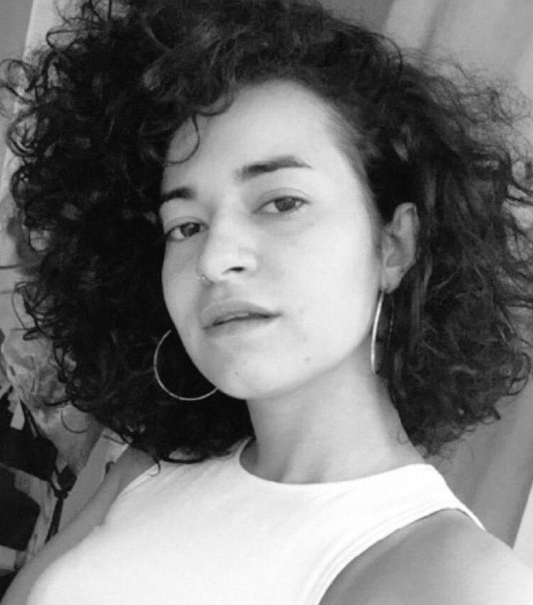 Ve ben kadınım..
Dinlerin kuklası..
İnsanlığın başlangıc noktası..
Dünyanın en büyük utanciyim..
#AzraGuelendamHayatoglu