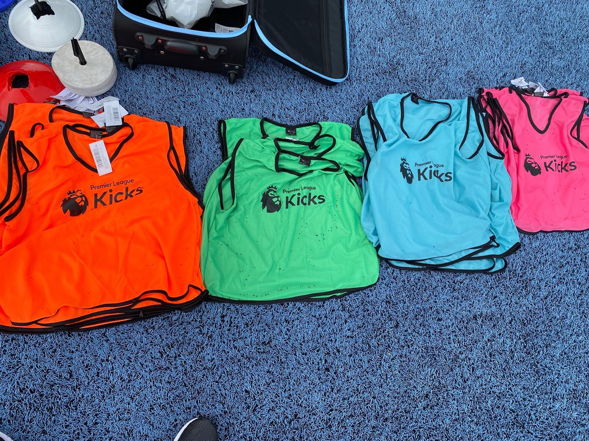citcmancity's tweet photo. Great start to the week at CITC as we welcomed @SCFCFoundation & @MU_Foundation to the Community pitch at the CFA for a #PLKicks tournament!
Alongside our partners Stockport Youth Justice & Targeted Support, it was amazing to see a great day of football & social workshops! 💙😊 https://t.co/F8fklJfBOZ