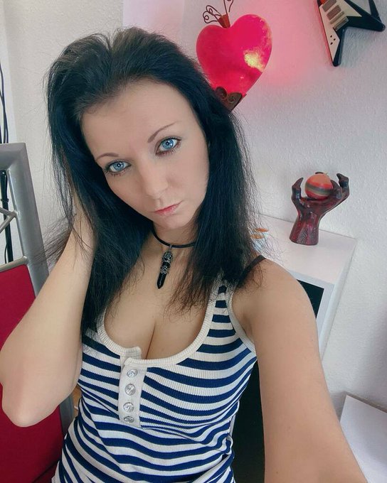 Did you had a great start into the new week? 😎 #lailabanx #blackhair #cute #blueeyedgirl #blueeyes #monday<a href="/tag/lailabanx"class="tags">#lailabanx</a><a href="/tag/cute"class="tags"><span>#cute</span></a><a href="/tag/followme"class="tags"><span>#followme</span></a><a href="/tag/blueeyes"class="tags"><span>#blueeyes</span></a><a href="/tag/monday"class="tags"><span>#monday</span></a><a href="/tag/mondaymotivation"class="tags"><span>#mondaymotivation</span></a>