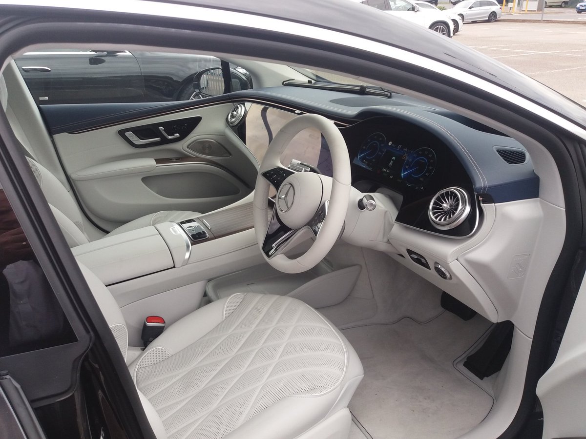 GlassRobRedman's tweet photo. Back to Milton Keynes today to drive the new Mercedes-Benz EQS. An electric car with the specification (and size) of the S-Class. Quiet, smooth, comfortable and nice to drive. Also has the widest glass dashboard! @GlassGuide @MercedesBenzUK @autovista_group https://t.co/eKpBWF7nWJ