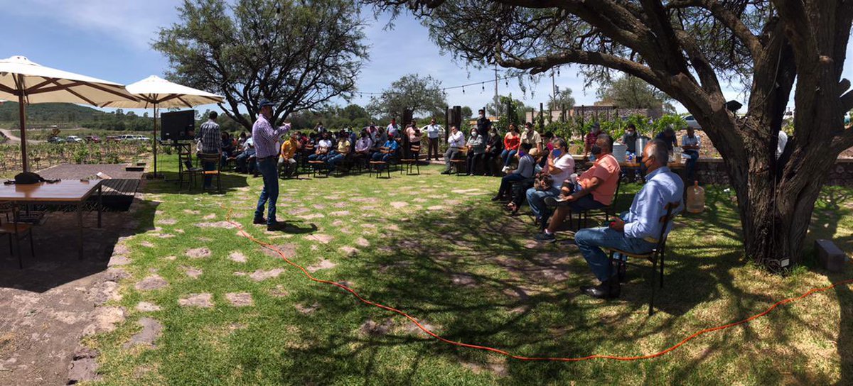 cncqueretaro's tweet photo. Con mucho entusiasmo les compartimos que estamos trabajando un espacio en donde se fusione la riqueza de las familias productoras y artesanas de nuestro estado, para comercializar sus productos en el mejor punto de REencuntro en Querétaro. @CNC_CEN @hernandezderas @ChuchoQro https://t.co/LuJbrZd7lo