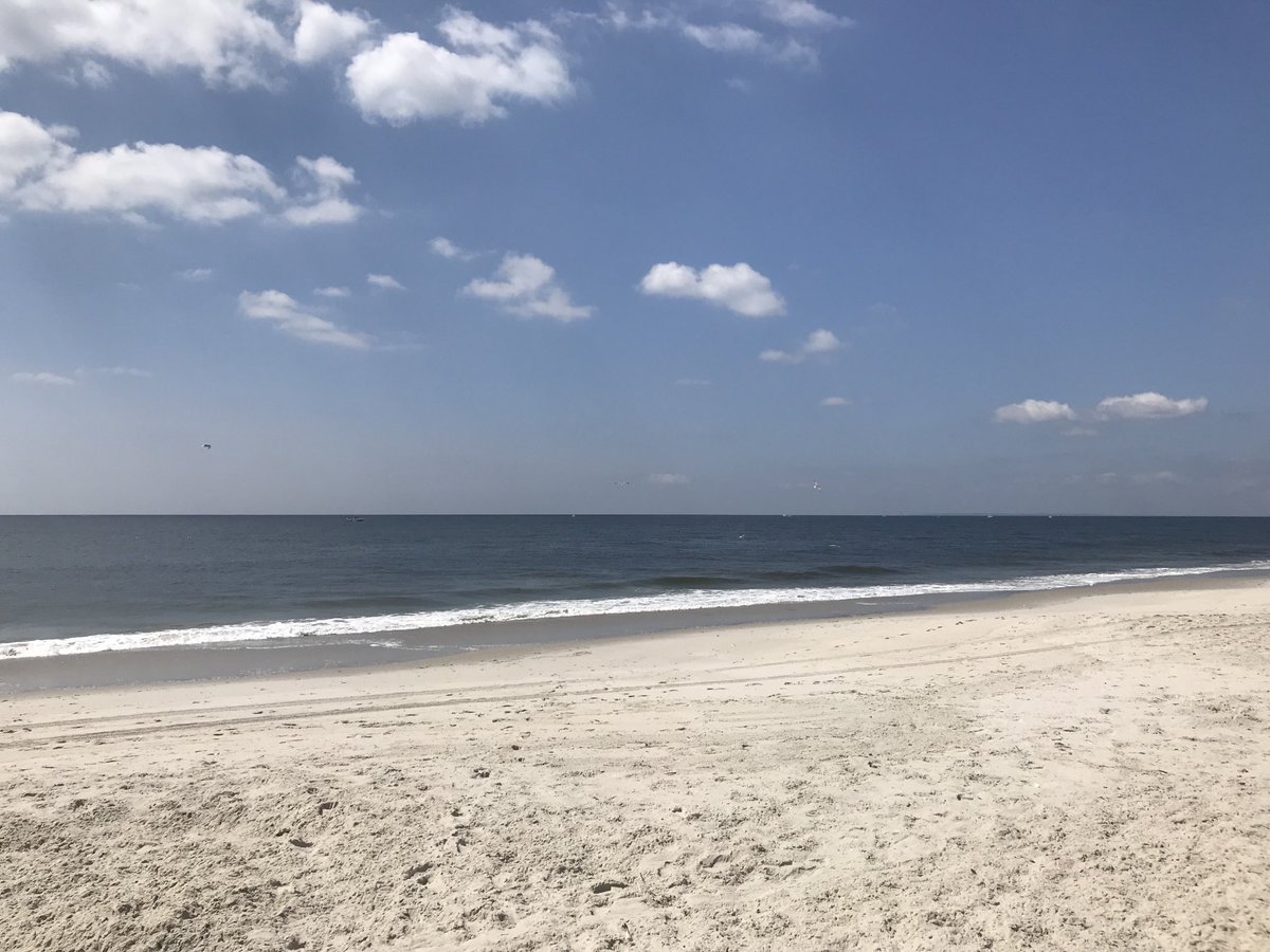 MarianneOLeary's tweet photo. Today’s office.  #SunAndSurfBeachClub #vacationday #LIBeachesNY https://t.co/9IjB6z6uTZ