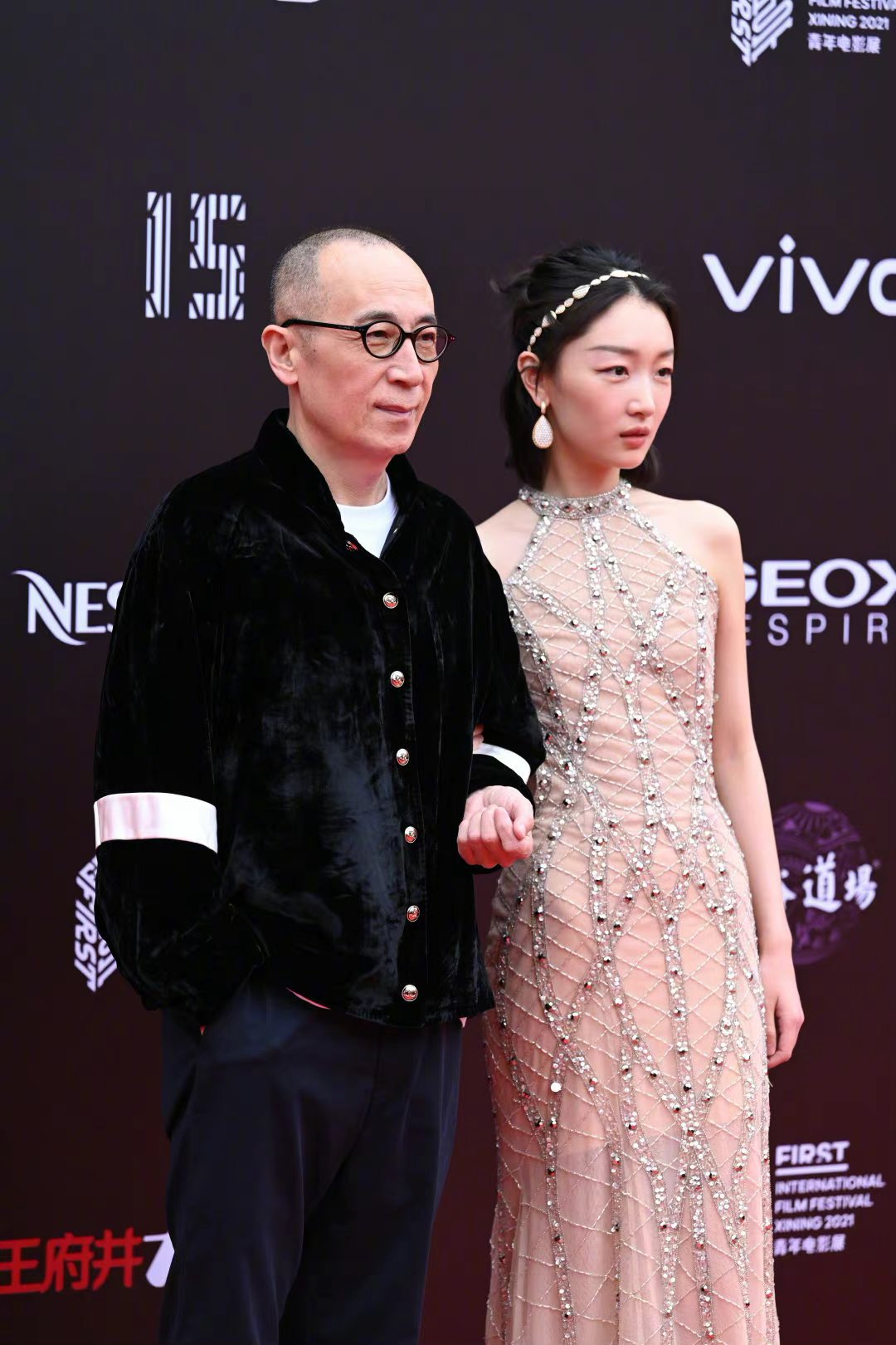 dramapotatoe backup on X: Liu Haoran, Dong Zijian, Peng Yuchang, Wen Qi,  and Chun Xia, and Zhou Dongyu & director Cao Baoping walk the red  carpet for the closing ceremony of the