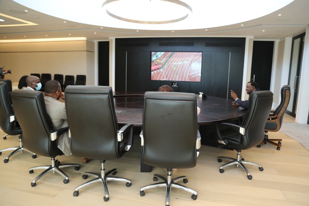 hagegeingob's tweet image. Christine and Beatrice, your brilliant performances in the women 200M semifinals today are moments of exceptional pride for Namibians. Congratulations to you, our girls. I am confident that medals are within reach in the finals. We are rallying behind you. Let’s go get them!