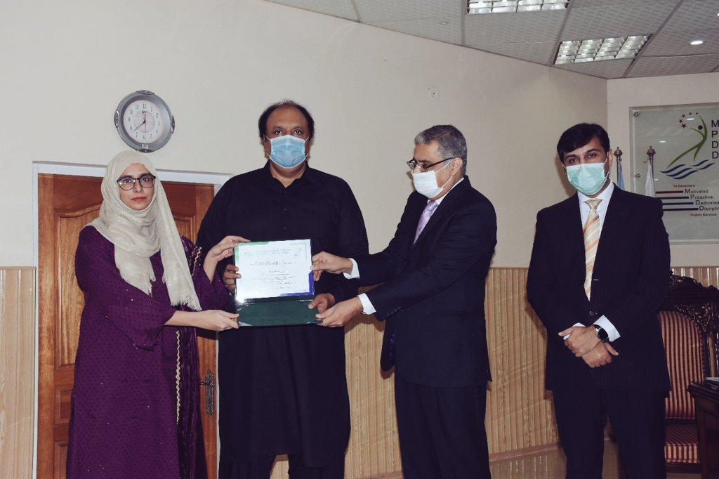 RPh_AnumAkram's tweet photo. People's choice award (from PMS-10) for the Best Dressed goes to Prescription Glasses, Scarf & Flat shoes.
#Best_Dressed_Award
#PMS_10 https://t.co/UWY5nB7zWs
