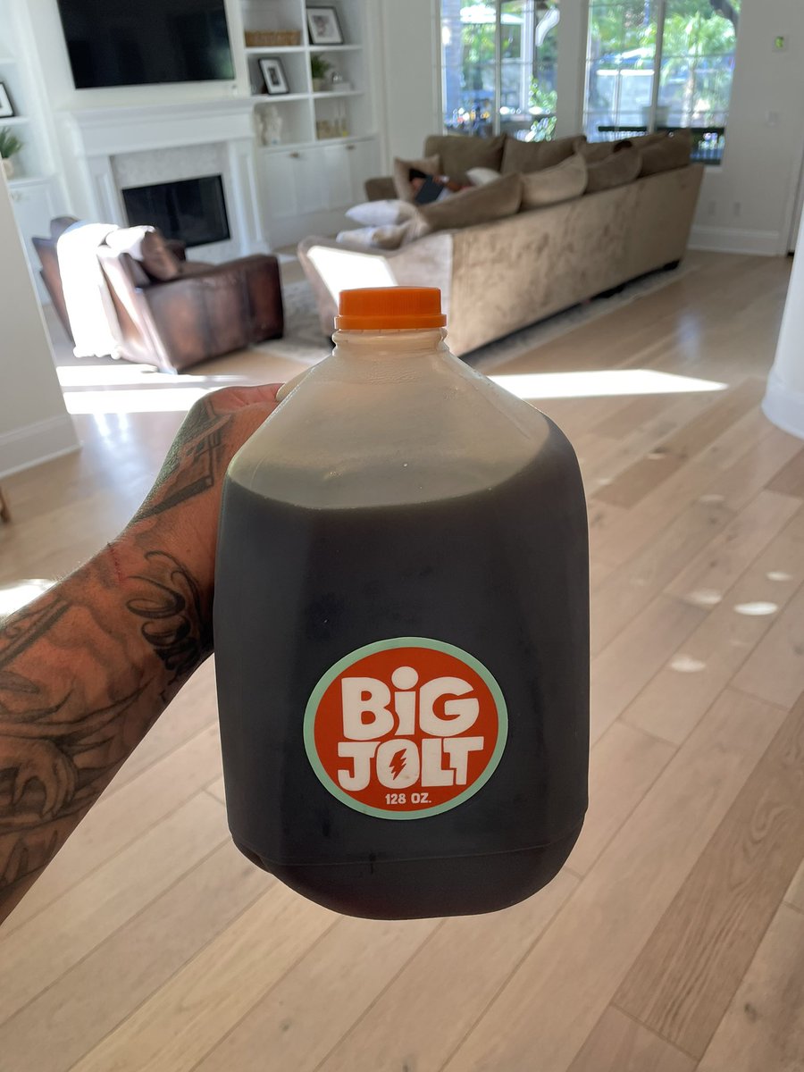 DeeJayiLLWiLL's tweet photo. Monday Morning Vibes ⚡️ ☕️ #BoldBrew https://t.co/cidpqiSQPn