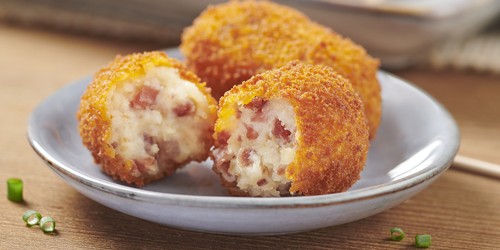 Oh! bendito agosto, el mes del disfrute por excelencia,
Y si llenamos la nevera de #croquetas?!
De jamón, bacalao, pollo, caseras o boletus.
Para ti, ¿cuál de nuestros rellenos de croquetas es tu preferido? - Cuéntanos!

#holaagosto #croquetaslovers #disfrutemaximo