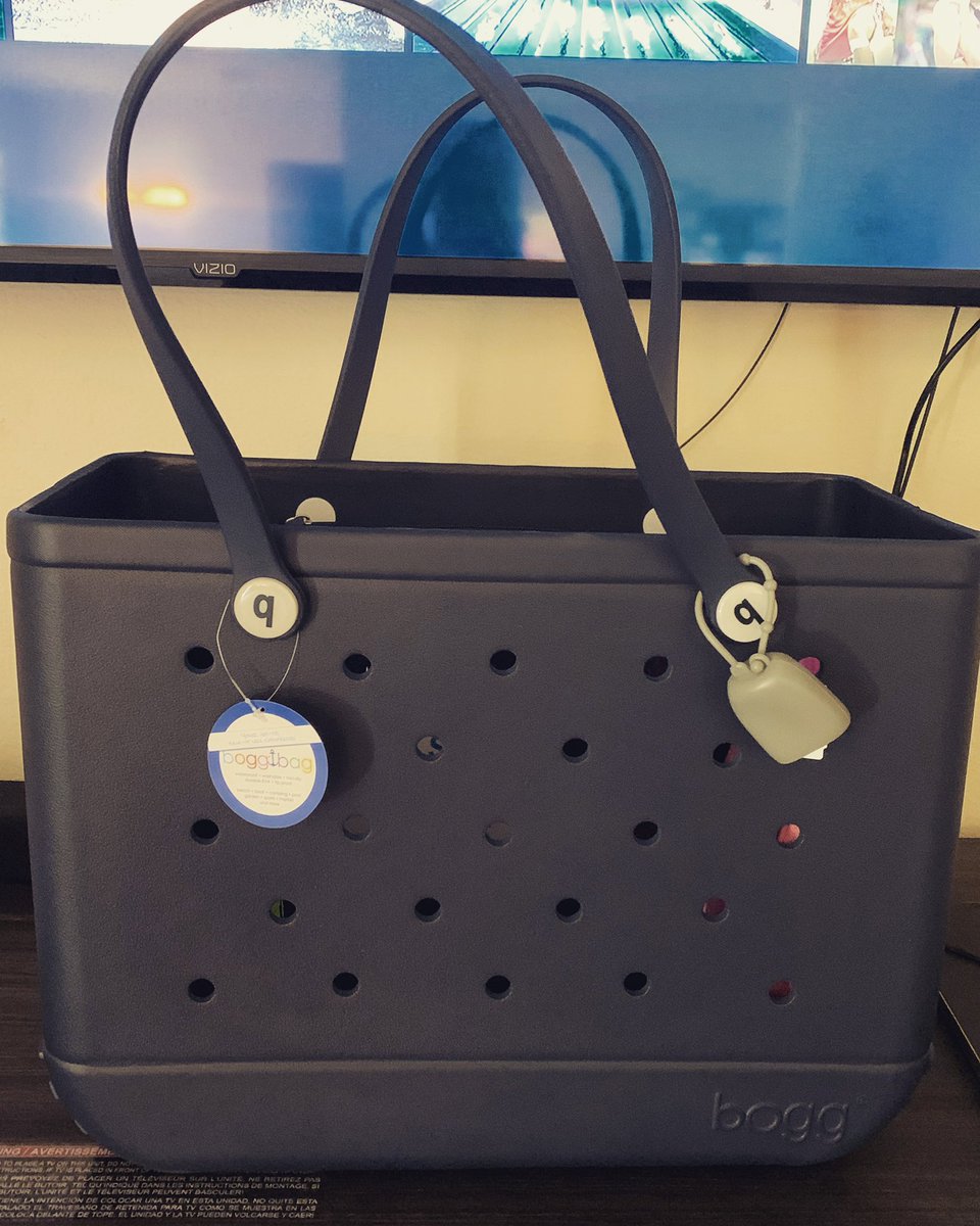 theprekia's tweet photo. When your new school bag for the year arrives just in time! 🎉👏🏼⚓️#newbagnewschoolyear #IAlife #boggbag @boggbag https://t.co/f8svS4lXcA