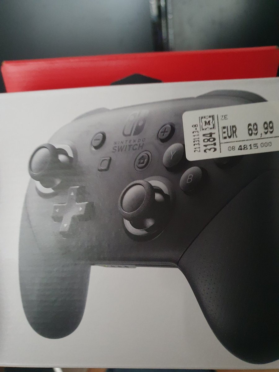 Stephoxas's tweet photo. Musste echt langsam mal her, nun kann ich jedes Game vernünftig zocken, ohne Drift und anderen Mist 😆🎁💪🏻 #NintendoSwitch #ProController #NintendoSwitchProController #NintendoSwitchOnline #KeinDriftmehrfürmich https://t.co/r3M2fxHocC