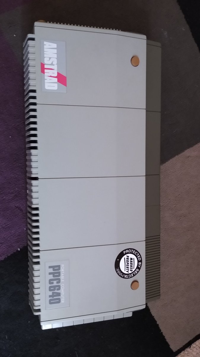 Bob_Sideshow's tweet photo. So I've got a new thing to work on!
#RetroTech #Amstrad #PPC640
Job #1.... cleaning 🙂 https://t.co/SaRfL3EYrw