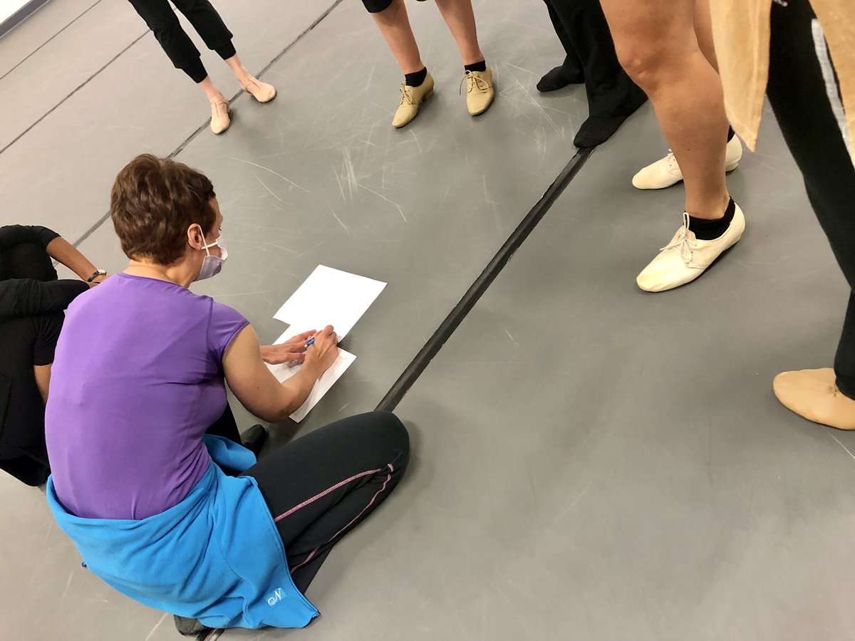 AlbertoArcosWeb's tweet photo. Hoy estudiamos “La Savoye”, una danza barroca del siglo XVII
Stage de Dance à Auxerre
#DanzaBarroca #EarlyDance #DanceAncienne #BaroqueDance #DanseBaroque https://t.co/AevfNeJflR
