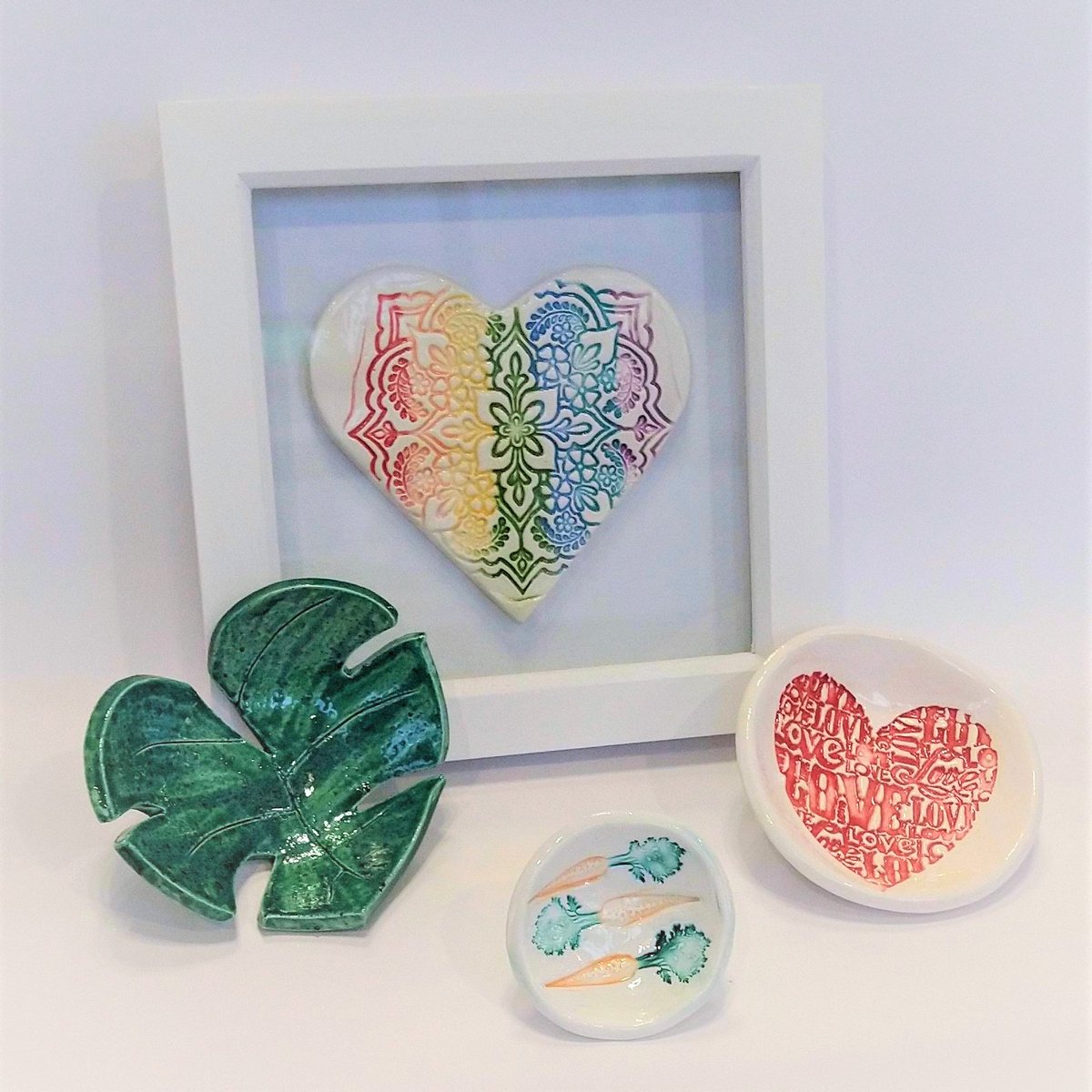 2021VisualArts's tweet photo. Our #MakeroftheWeek is Jen of Quite Contrary Pottery. We have a range of her makes in our gallery shop, & in Sept she'll be leading pottery sessions for adults with disabilities, ending with an exhibition at 20-21. Please rtw & tag anyone who may be interested. #lincsartcrafthour https://t.co/rLrf3UBcPl