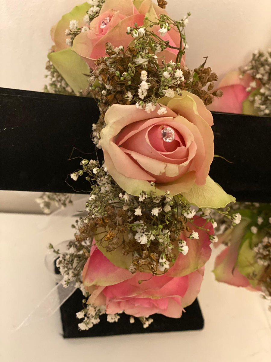 Muhsins2's tweet photo. Fresh Flowers Garland for the groom and matching fresh flowers handties and hair flowers for the bride.

#freshflowers #garlands #groom #bridalflowers #weddinginspiration https://t.co/mJUQdxeoTD